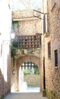 Sant Llorenc de la Muga interior portcullis gate