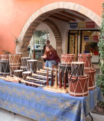 Selling drums and flabiol pipes in Arbucies