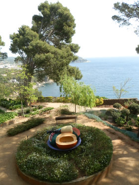 Cap Roig still life sculpture and view