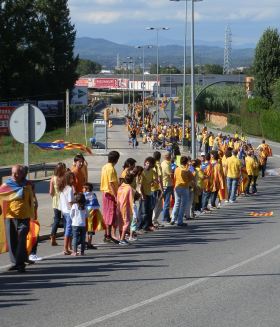 Diada 2013 human chain to Girona