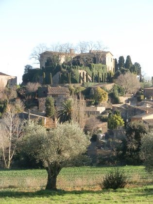 Foixa around the castle