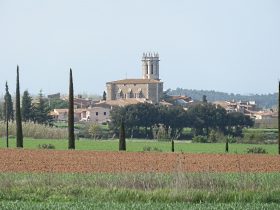 La Pera village and church