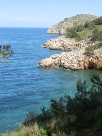 Cliffs and coves by Montgo