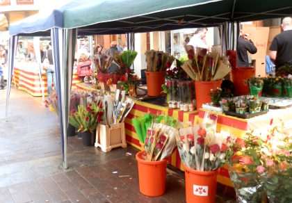 Roses and books on sale for Sant Jordi Palafrugell