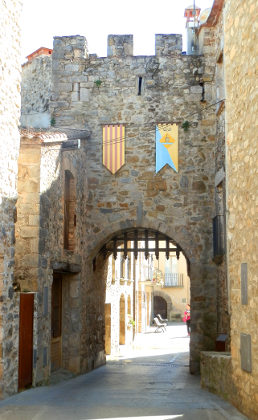 Sant Llorenc de la Muga Portcullis entrance